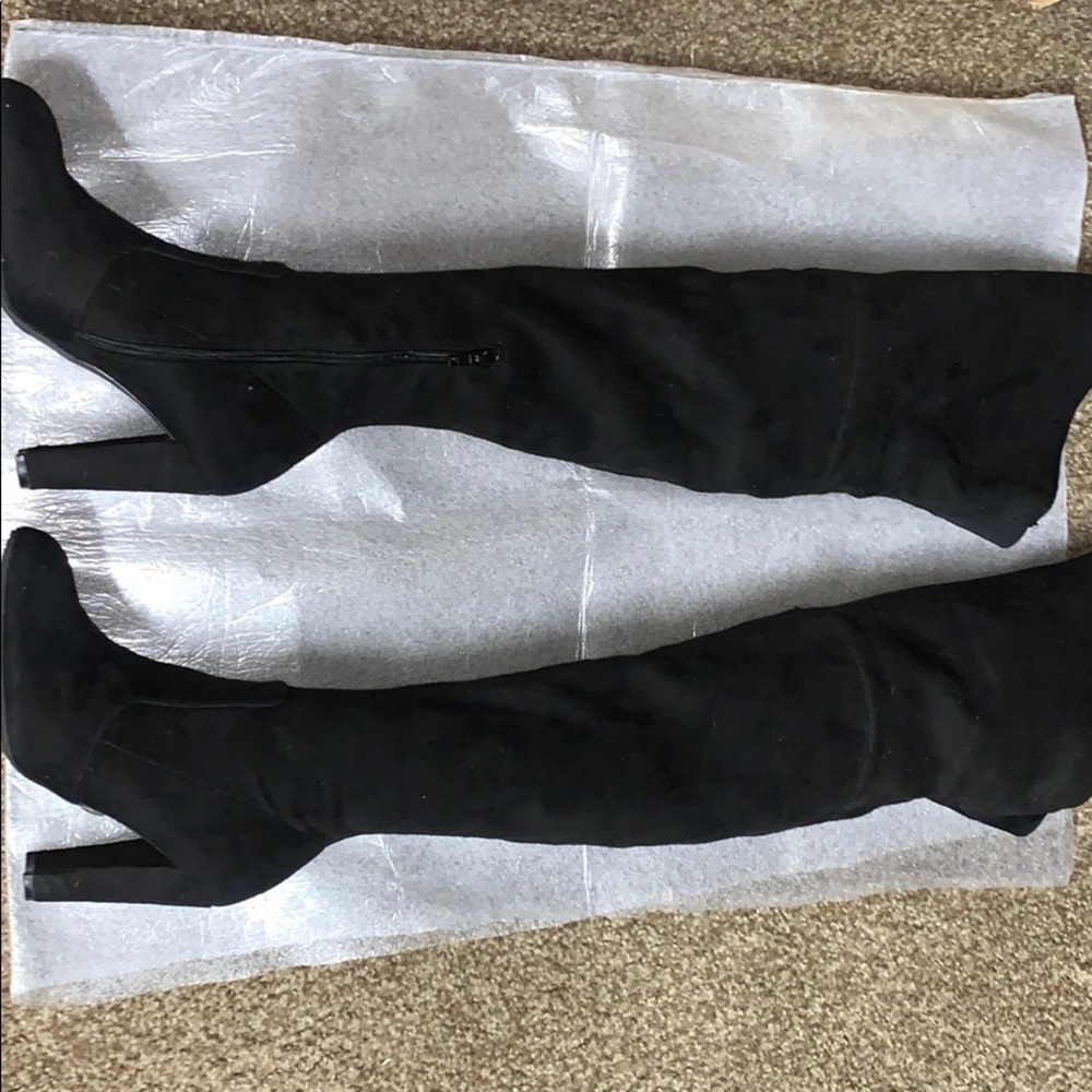 Worn Only ONCE! Knee High Suede Size 7 Boots